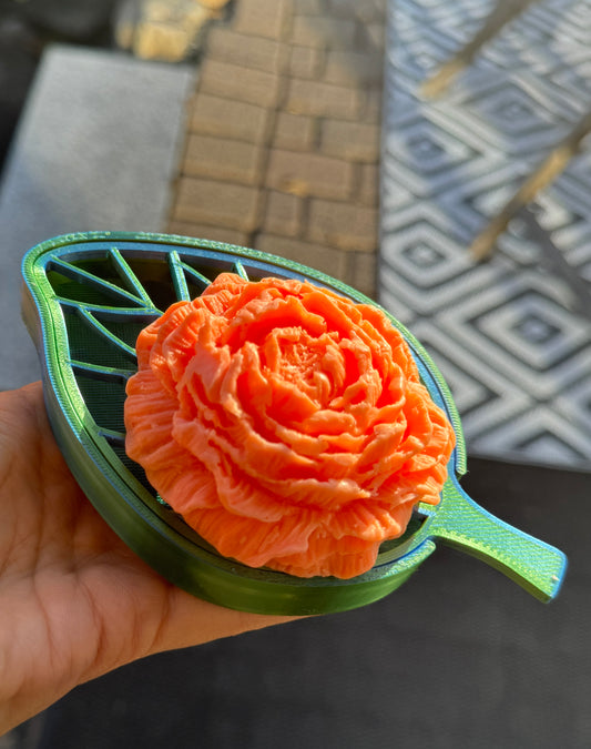 Blatt & Blüte Set: Grüne Seifenschale mit Blüten-Seife