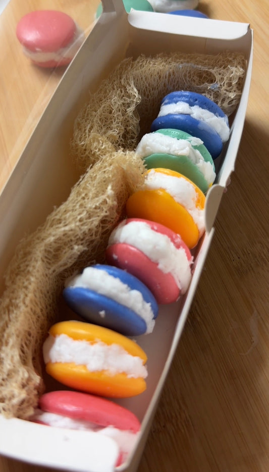 Macarons-Seife mit Luffaschwamm